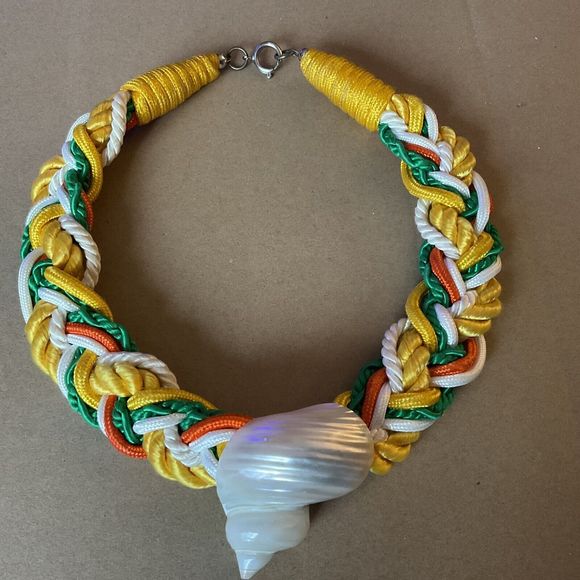 Unbranded Jewelry - VINTAGE 18" CHUNKY NECKLACE CHOKER WHITE SEA SHELL Seashell Orange Green Yel Whi